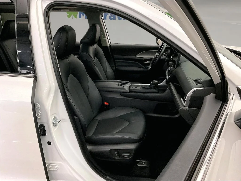 Used 2025 Beige Toyota XLE image 10
