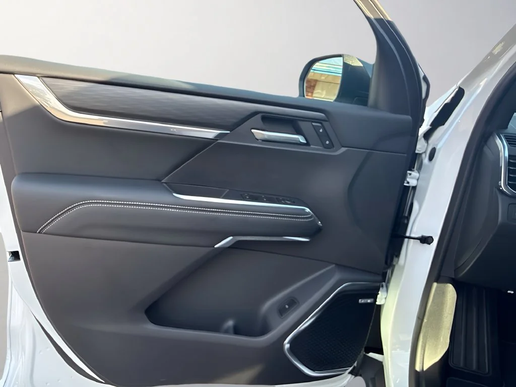 New 2027 Summit White GMC Elevation image 28
