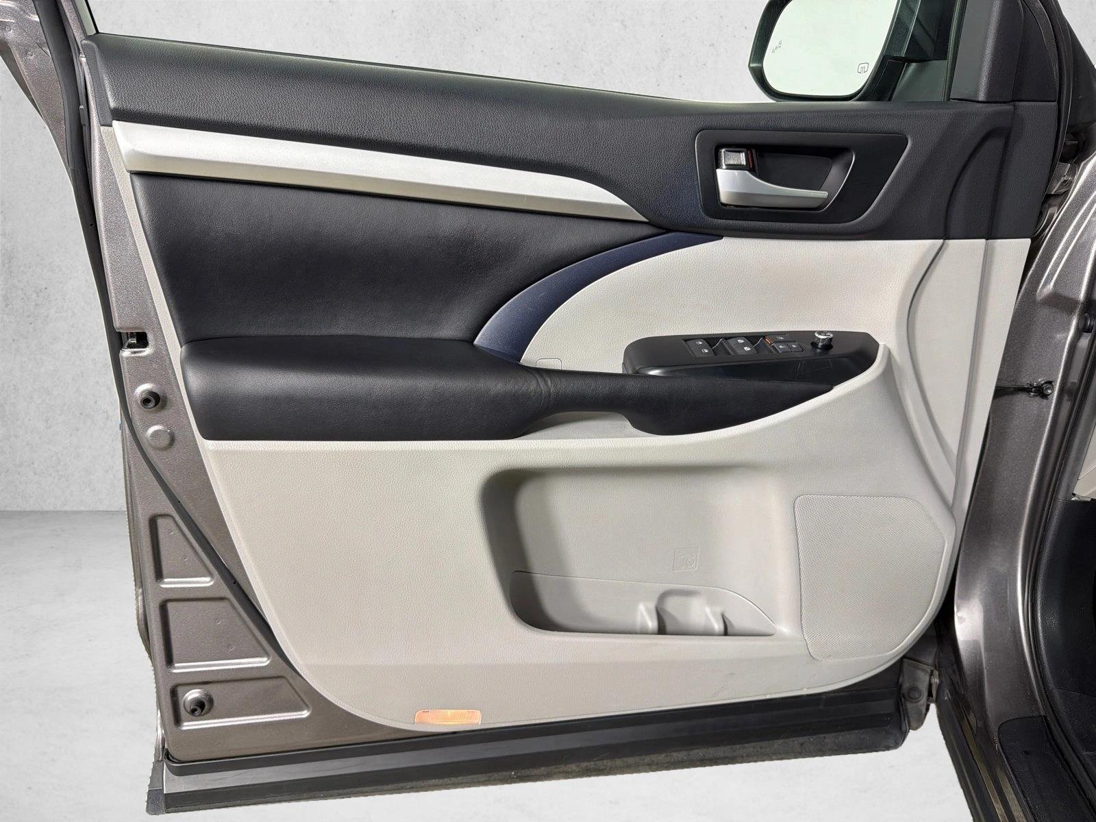 Used 2019 Predawn Gray Mica Toyota XLE image 12