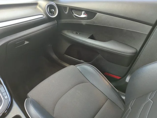 Used 2022 Black Kia GT-Line image 27