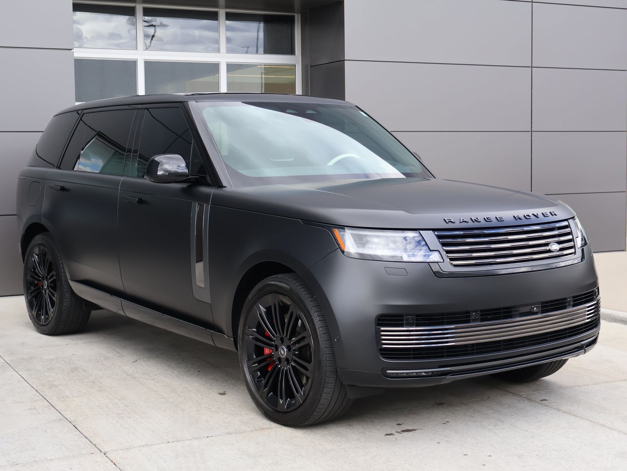 Used 2025 Santorini Black Metallic Land Rover SV image 3