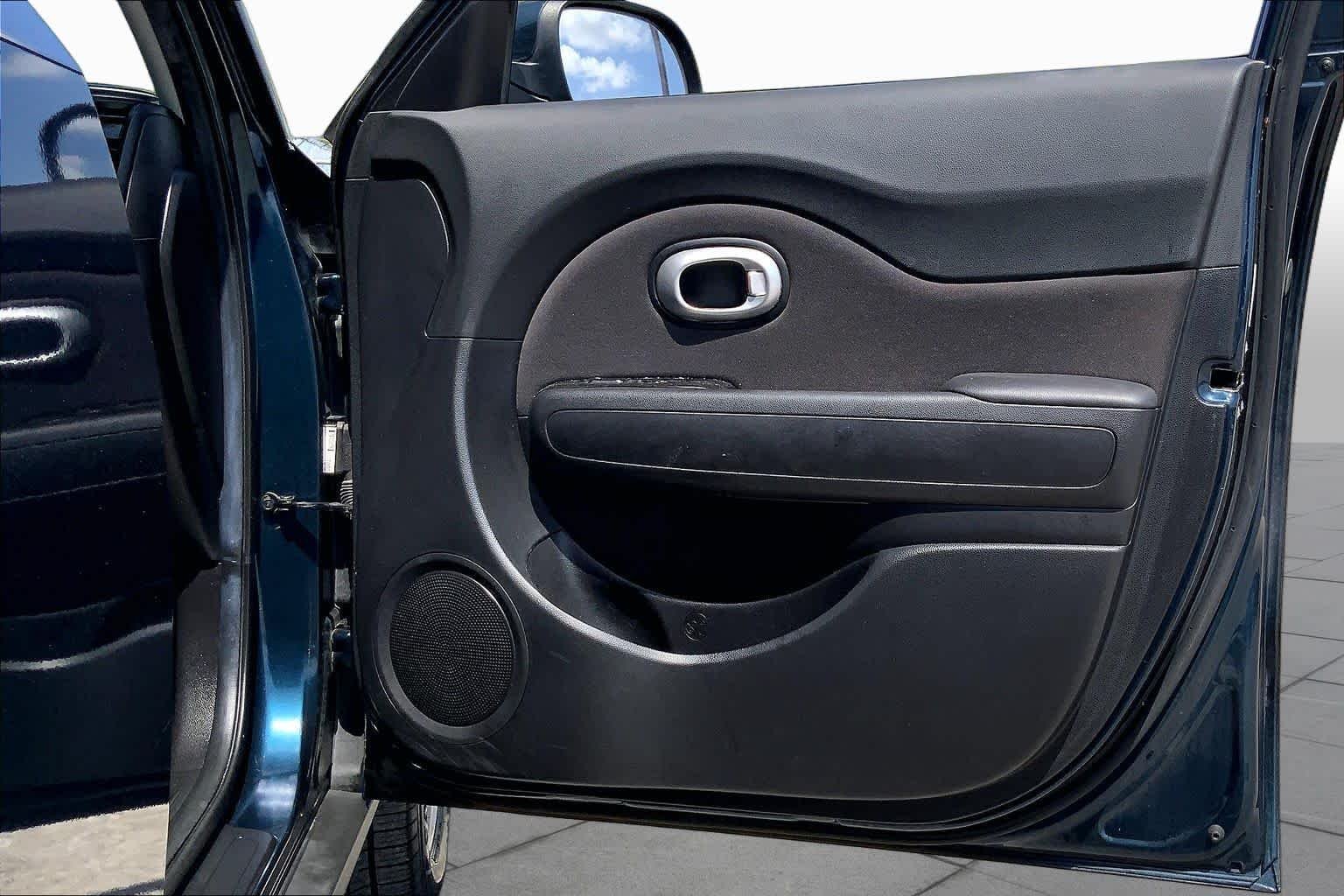 Used 2018 Mysterious Blue Kia + image 22