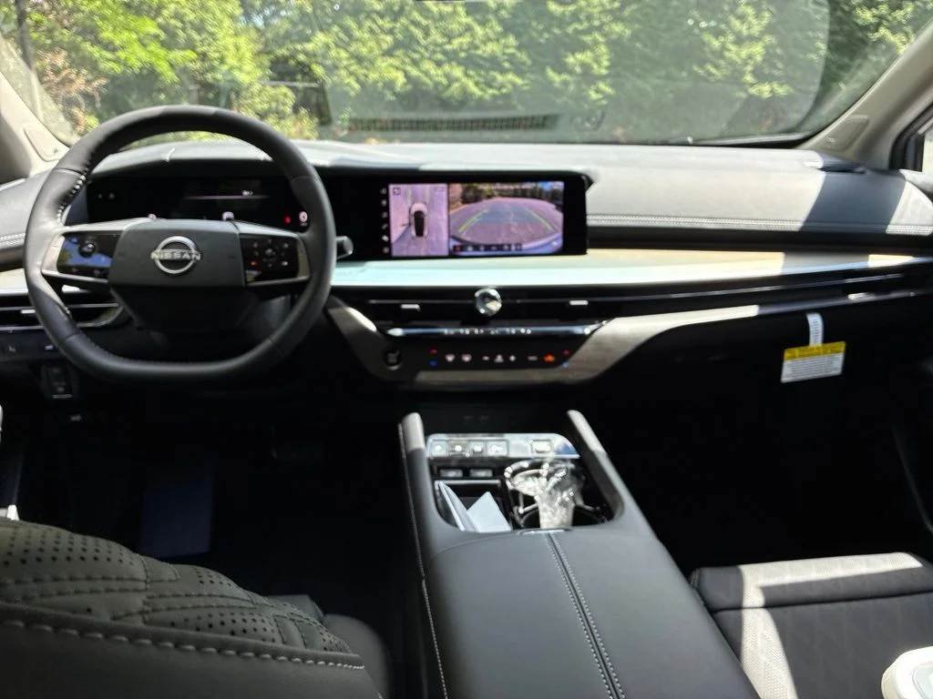 New 2026 Boulder Gray Pearl / Super Black Two-tone Nissan Platinum image 28