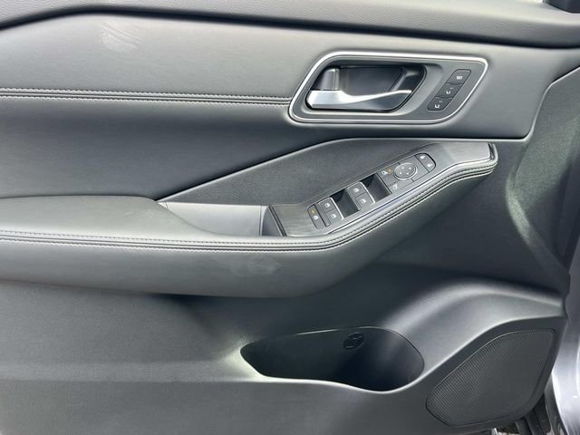 New 2026 Gun Metallic Nissan Platinum image 24