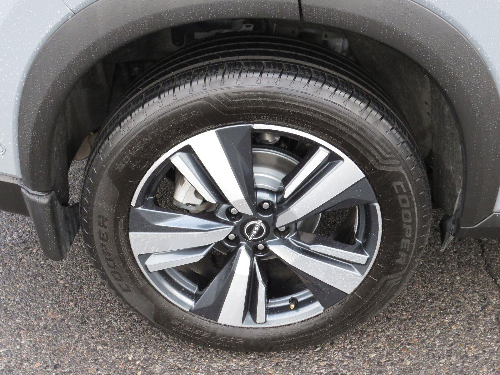 Used 2024 Boulder Gray Pearl Nissan SL image 18