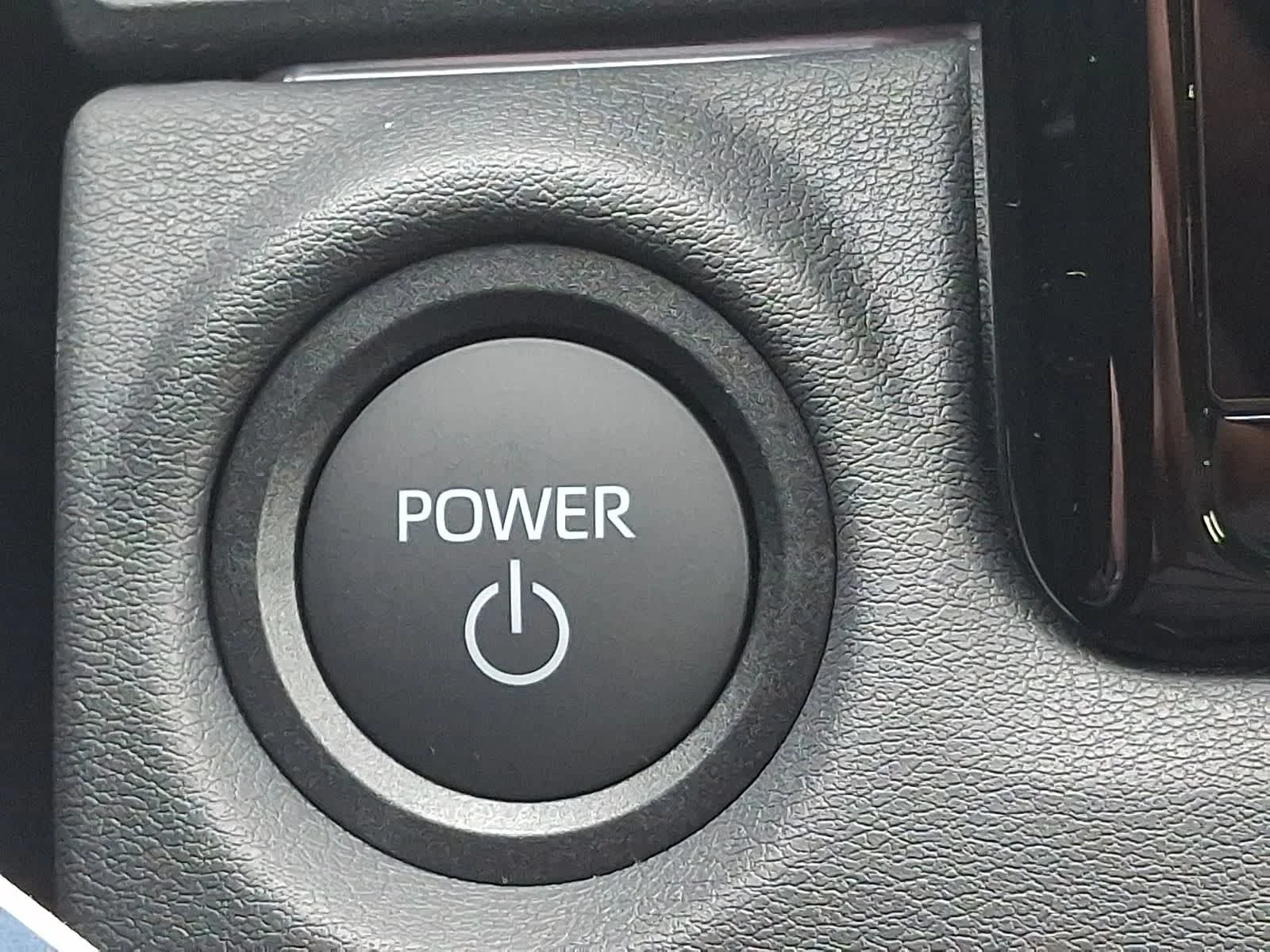 New 2026 Wind Chill Pearl <sup>1</sup> Toyota  SE image 18