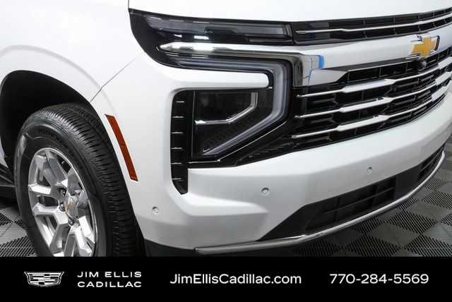 Used 2025 Summit White Chevrolet LT image 35