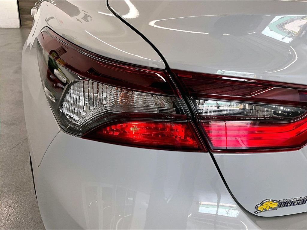 Used 2024 Ice Toyota LE image 31
