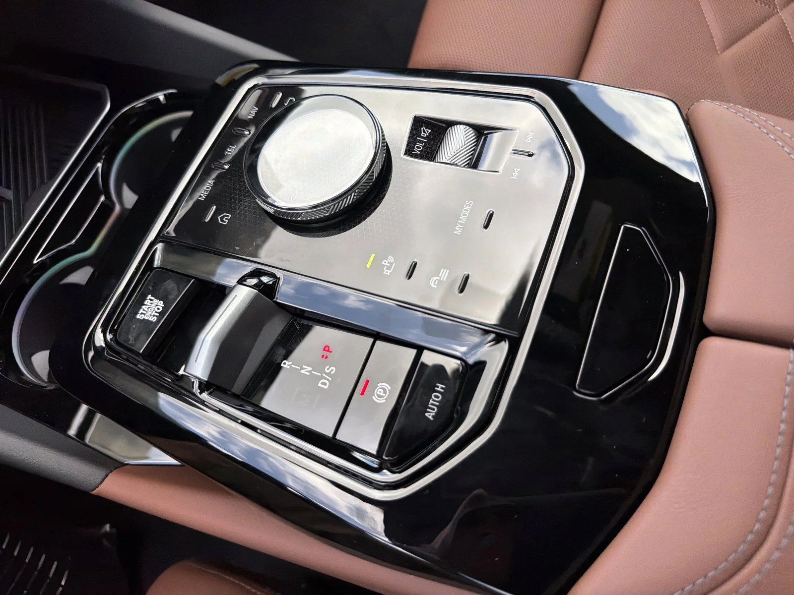 New 2026 Dune Grey Metallic BMW 30 xDrive image 34