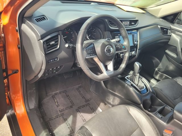 Used 2020 Orange Nissan SL image 12