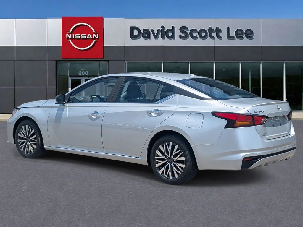 Used 2025 Silver Nissan 2.5 SV image 10