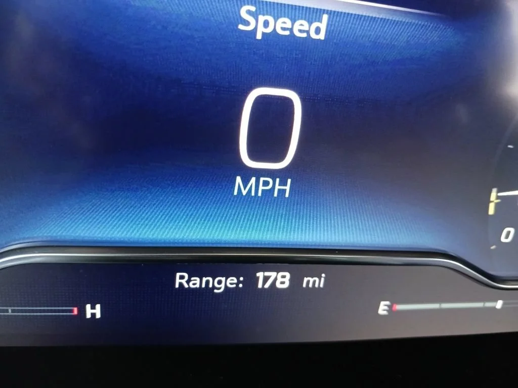 Used 2025 Summit White Chevrolet RST image 12