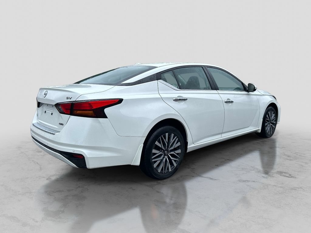Used 2023 White Nissan 2.5 SV image 5