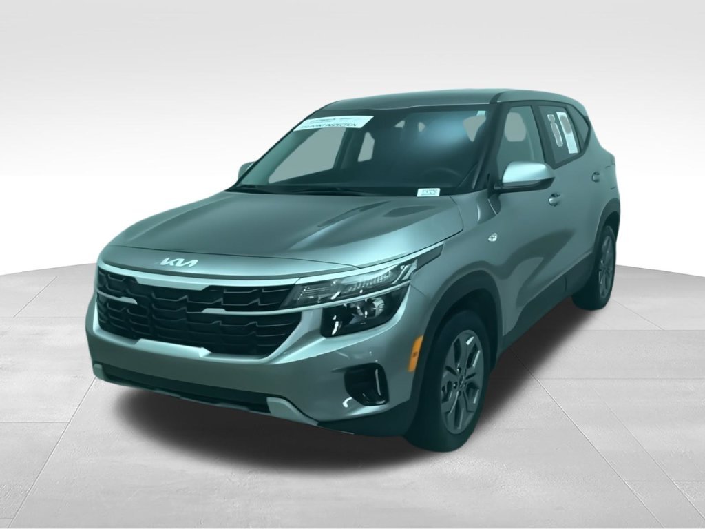 Used 2023 Silver Kia SX image 5