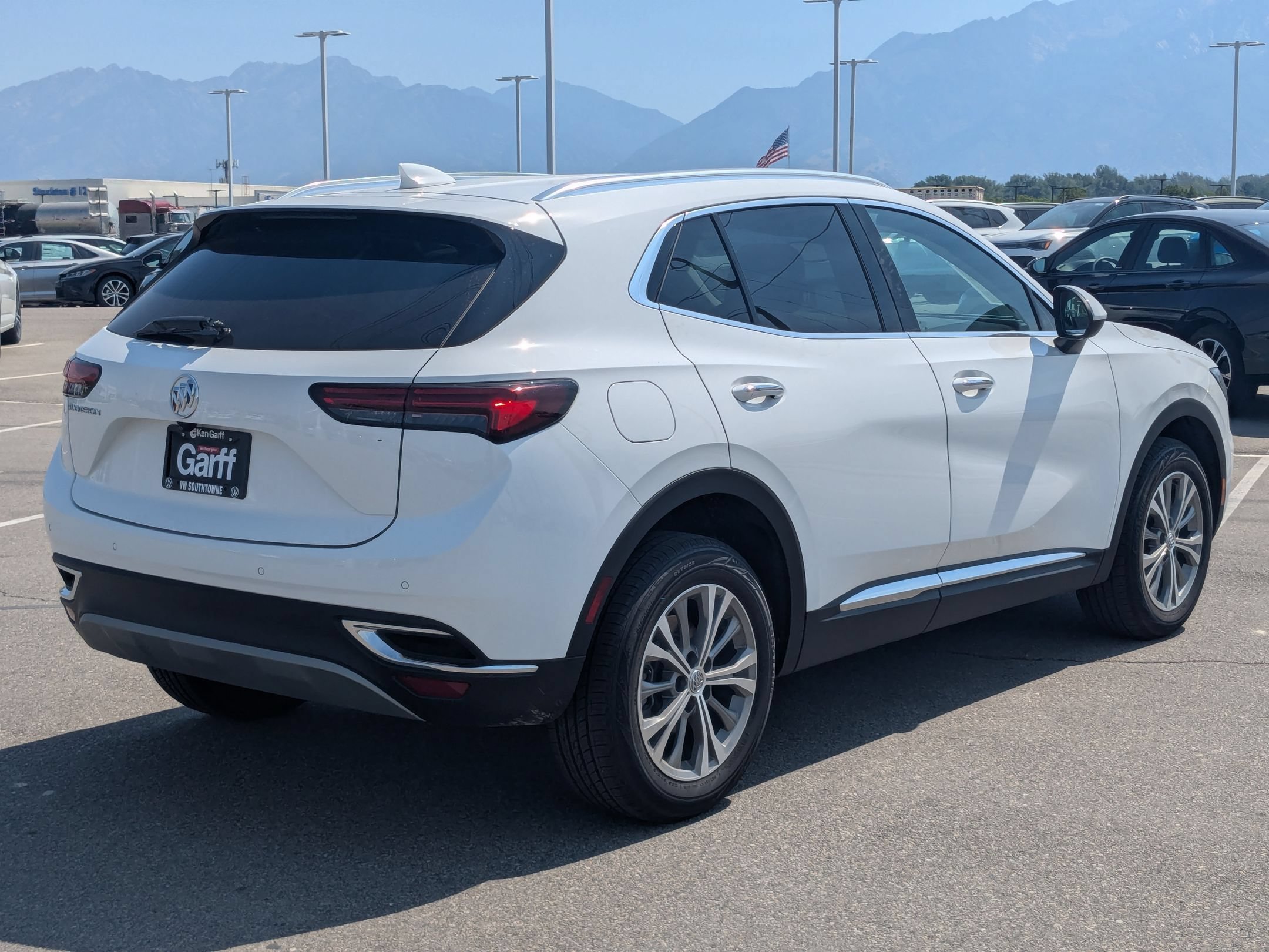 Used 2022 Summit White Buick Preferred image 3