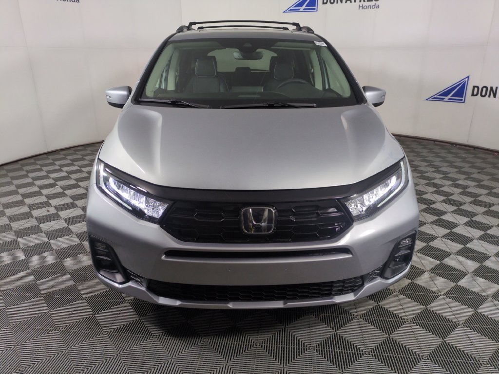 New 2027 Solar Silver Metallic Honda Touring image 9
