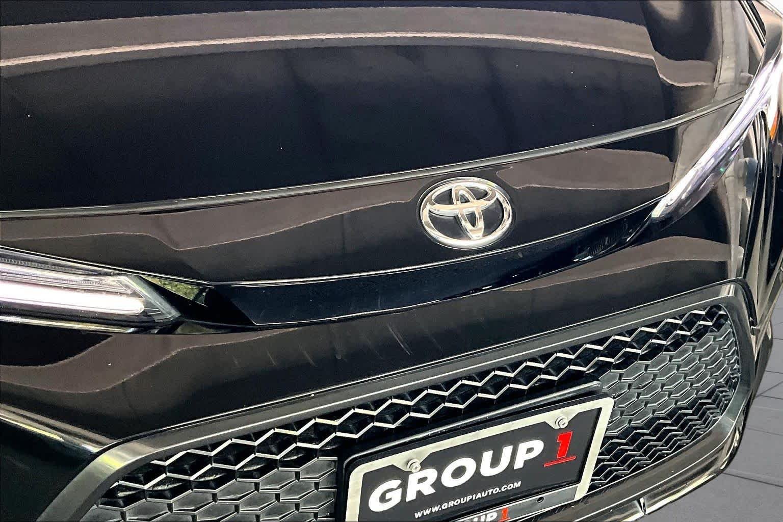 Used 2022 Black Sand Pearl Toyota SE image 29