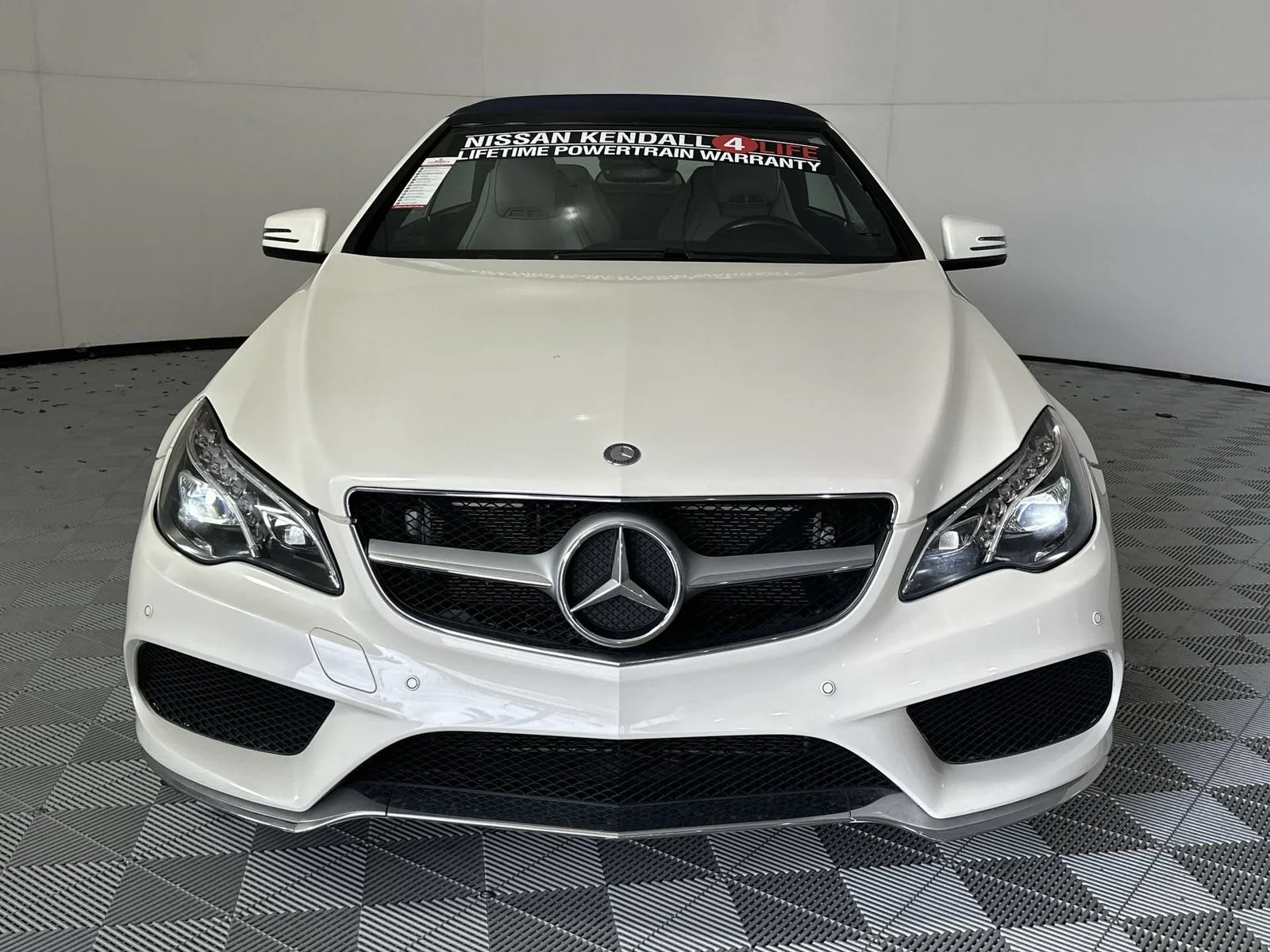 Used 2017 White Mercedes-Benz E 400 image 3