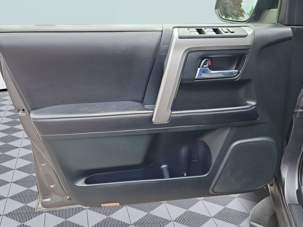 Used 2016 Gray Toyota SR5 image 10