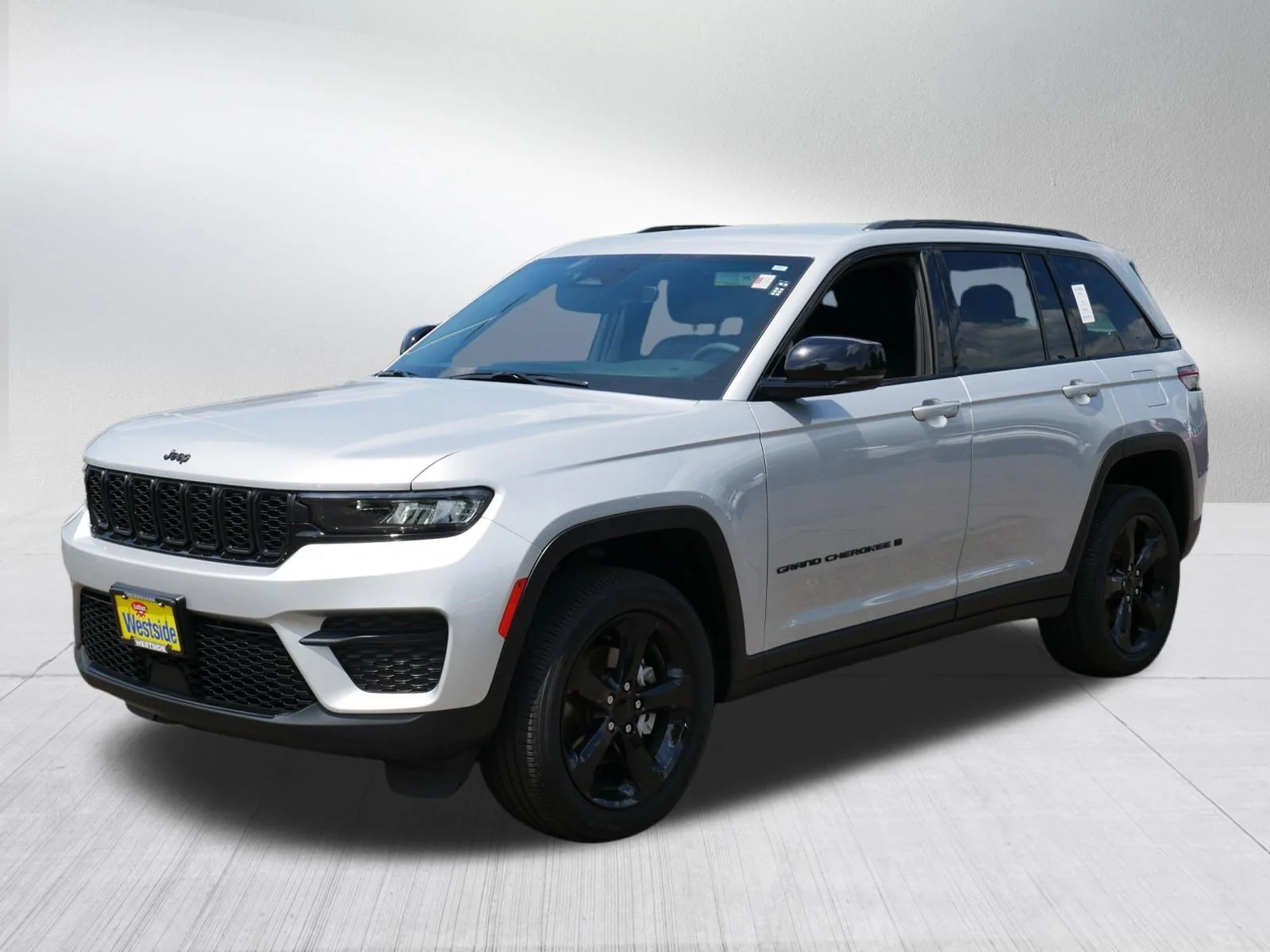 Used 2023 Silver Zynith Jeep Altitude image 3