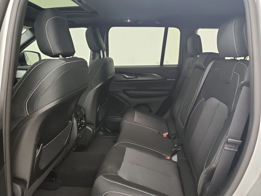 New 2026 Silver Zynith Exterior Paint Jeep Laredo X image 29