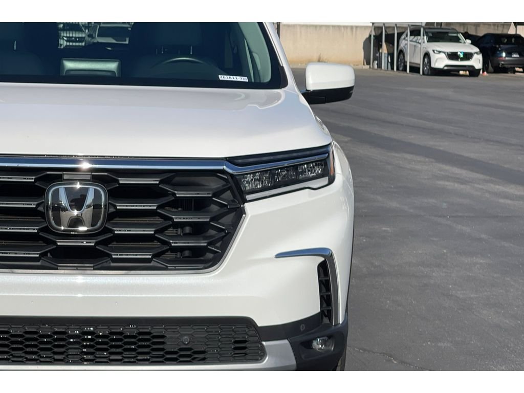Certified Used 2025 Platinum White Pearl Honda EX-L image 19
