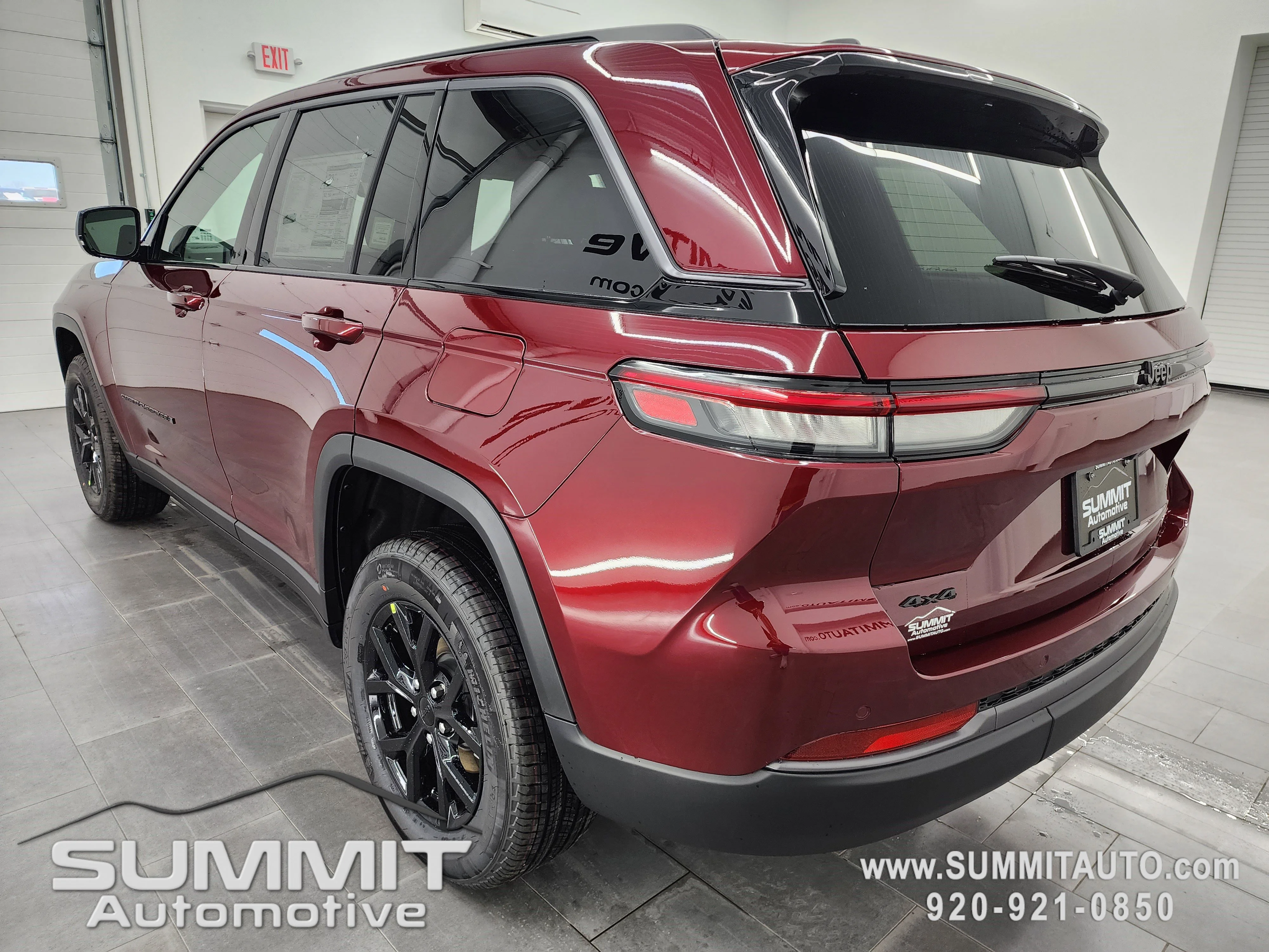 New 2026 Velvet Red Pearl-Coat Exterior Paint Jeep Altitude image 6