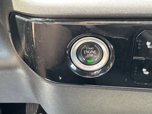 Used 2023 Summit White GMC SLE image 33