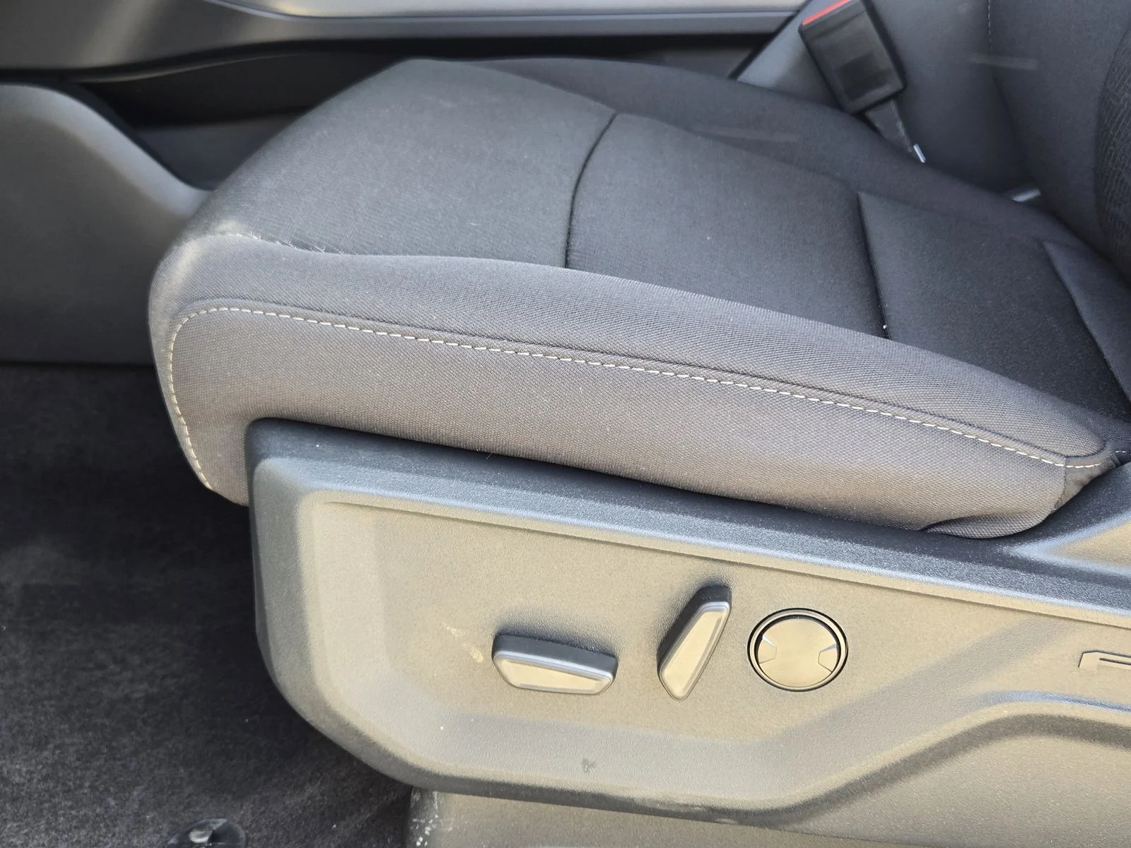 New 2026 Carbonized Gray Metallic Ford XLT image 16