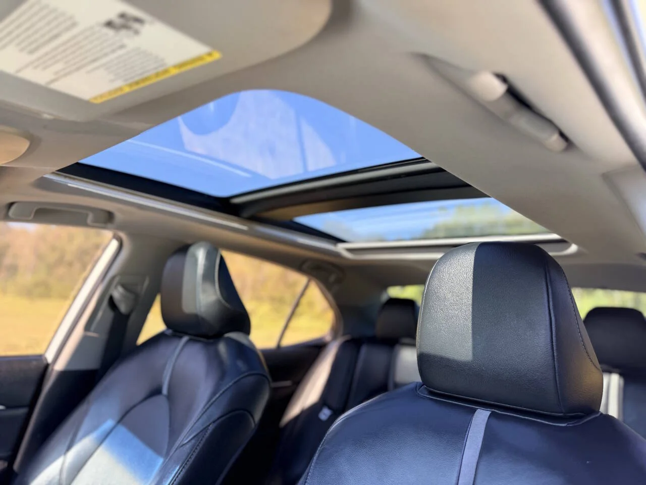 Used 2018 White Toyota XSE V6 4dr Sedan image 11