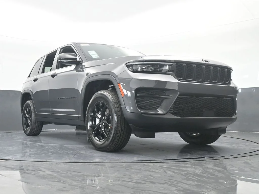 New 2025 Baltic Gray Metallic Clear-Coat Exterior Paint Jeep Altitude X image 55