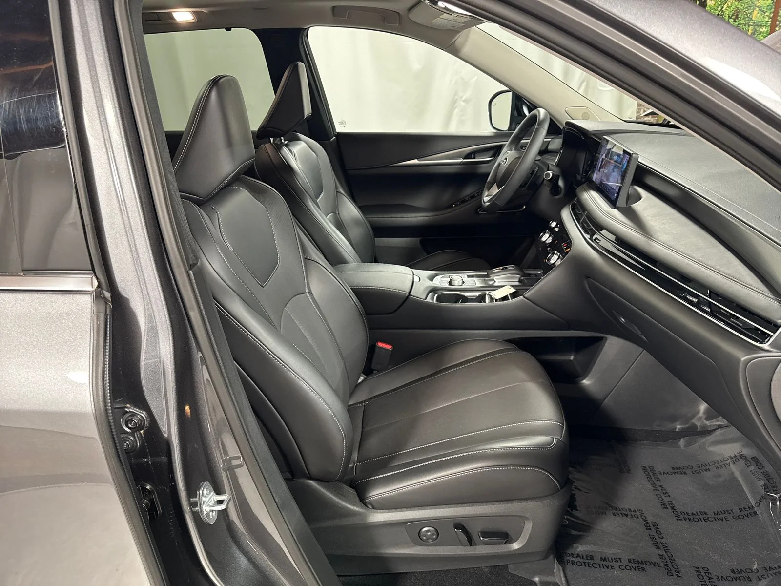 Certified Used 2026 Graphite Shadow INFINITI LUXE image 31