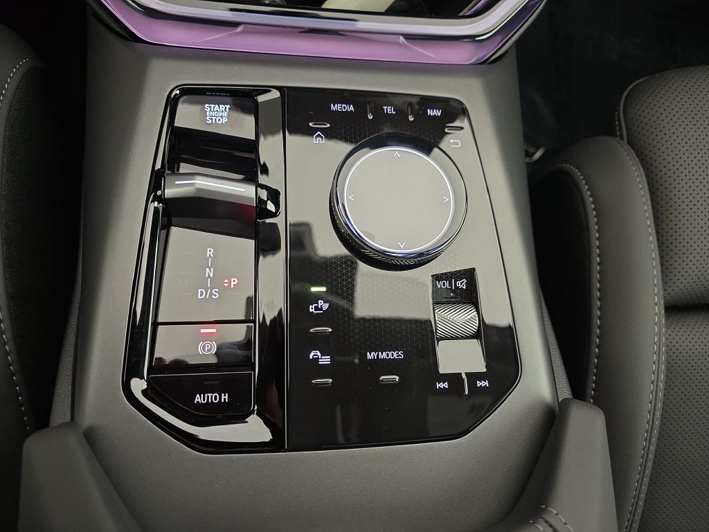 New 2026 Mineral White Metallic BMW 30 xDrive image 25