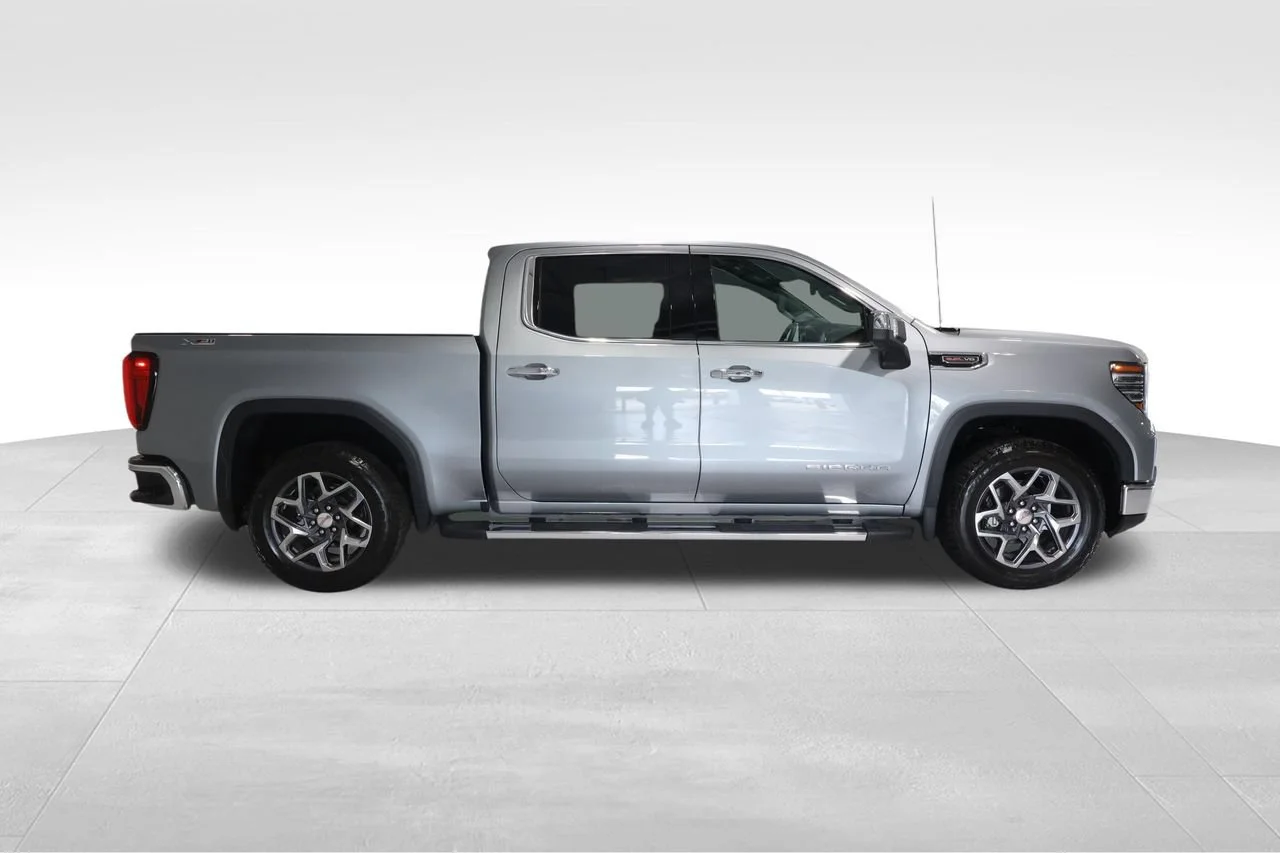 Used 2025 Sterling Metallic GMC SLT image 5