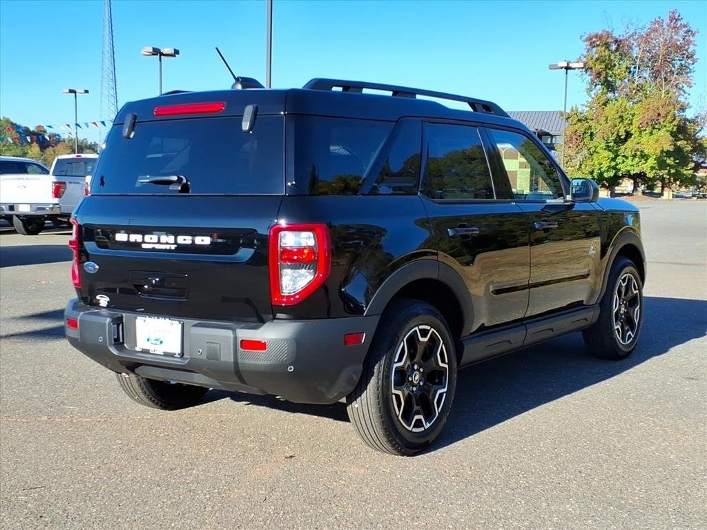 New 2025 Shadow Black Ford Outer Banks® image 17