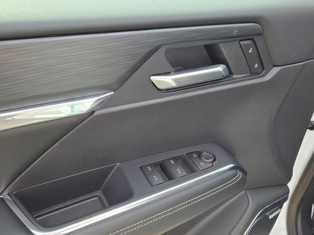 Used 2026 White GMC Elevation image 22