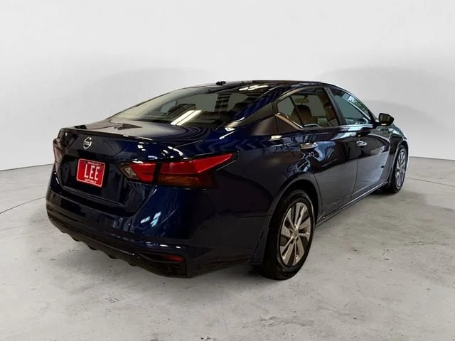 Used 2019 Deep Blue Pearl Nissan 2.5 S image 6