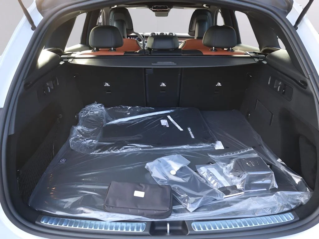New 2026 MANUFAKTUR Moonlight White Metallic Mercedes-Benz GLC 43 AMG® image 10