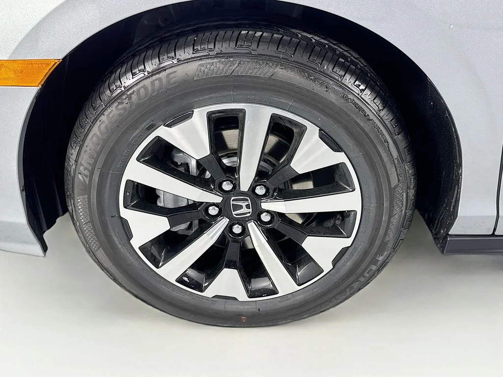 New 2026 Solar Silver Metallic Honda EX-L image 13