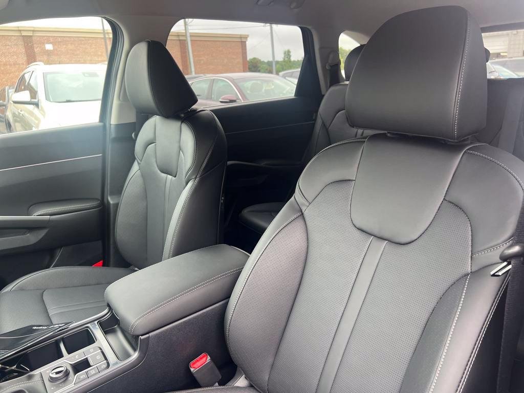 2025 Kia Sorento S - Photo 13
