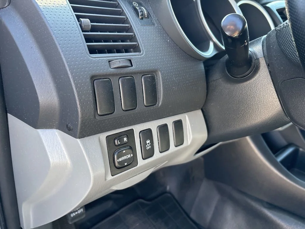 Used 2013 White Toyota Base image 16