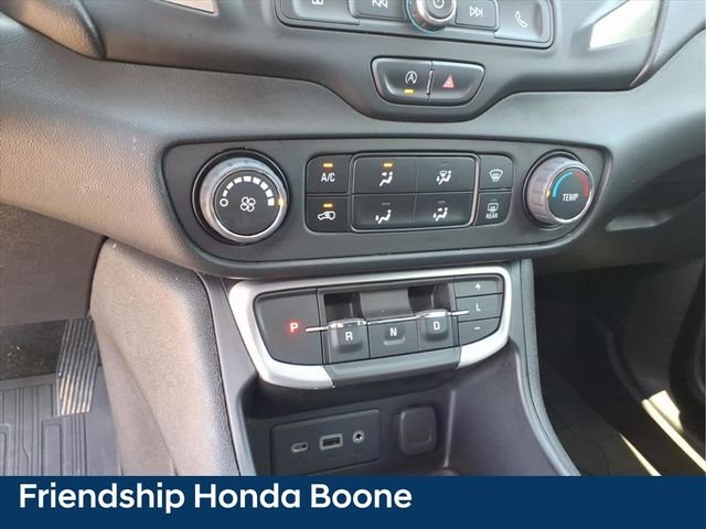 Used 2023 White GMC SLE image 25
