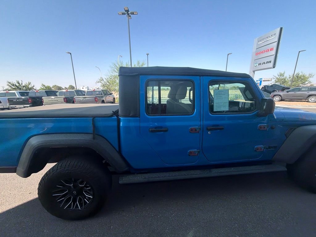 Used 2022 Blue Jeep Sport image 9