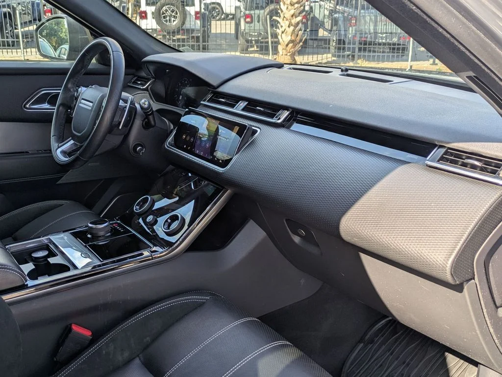 Used 2018 Gray Land Rover SE R-Dynamic image 23