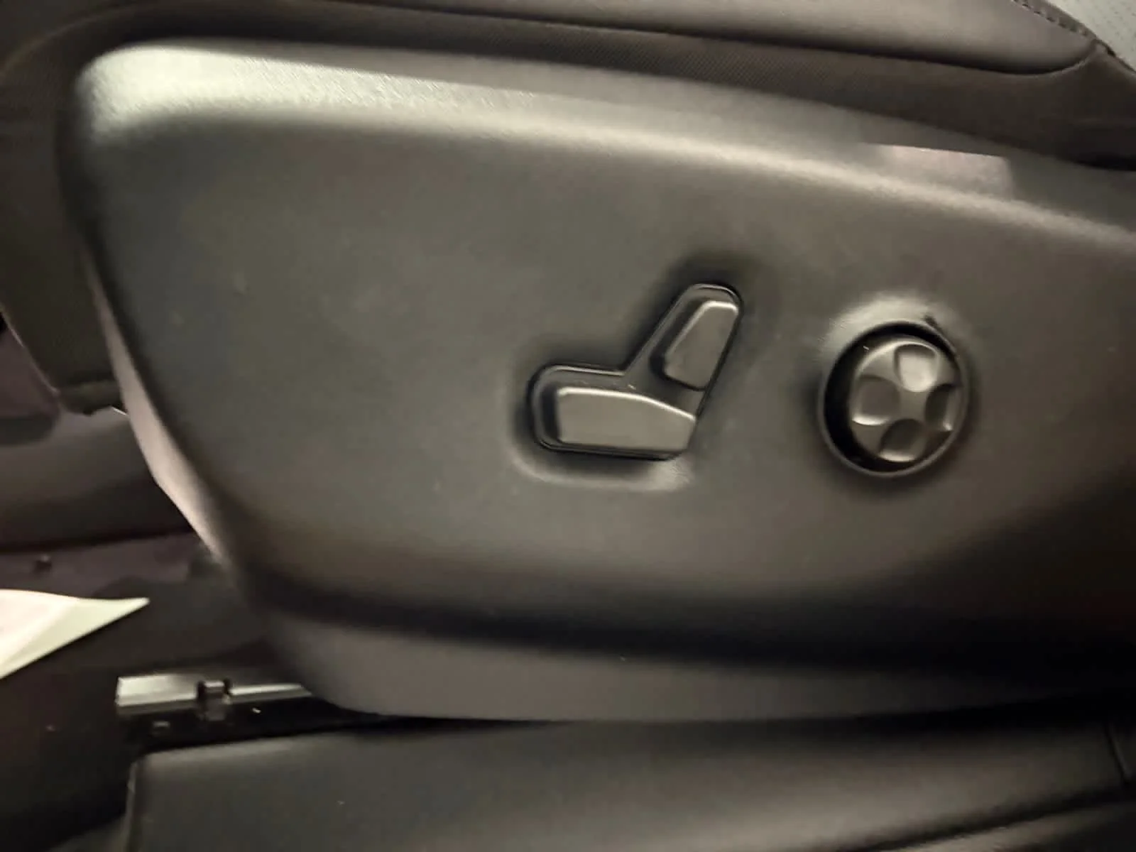 Used 2025 Fathom Blue Pearlcoat Chrysler Select image 24