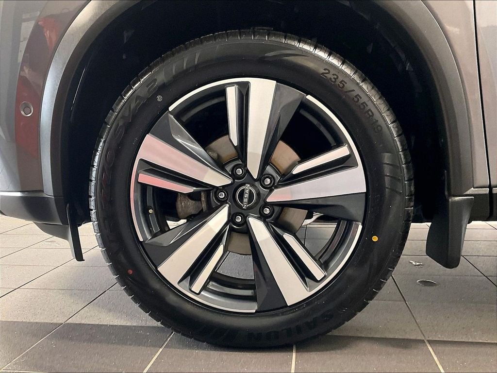 Used 2023 Gray Nissan SL image 6