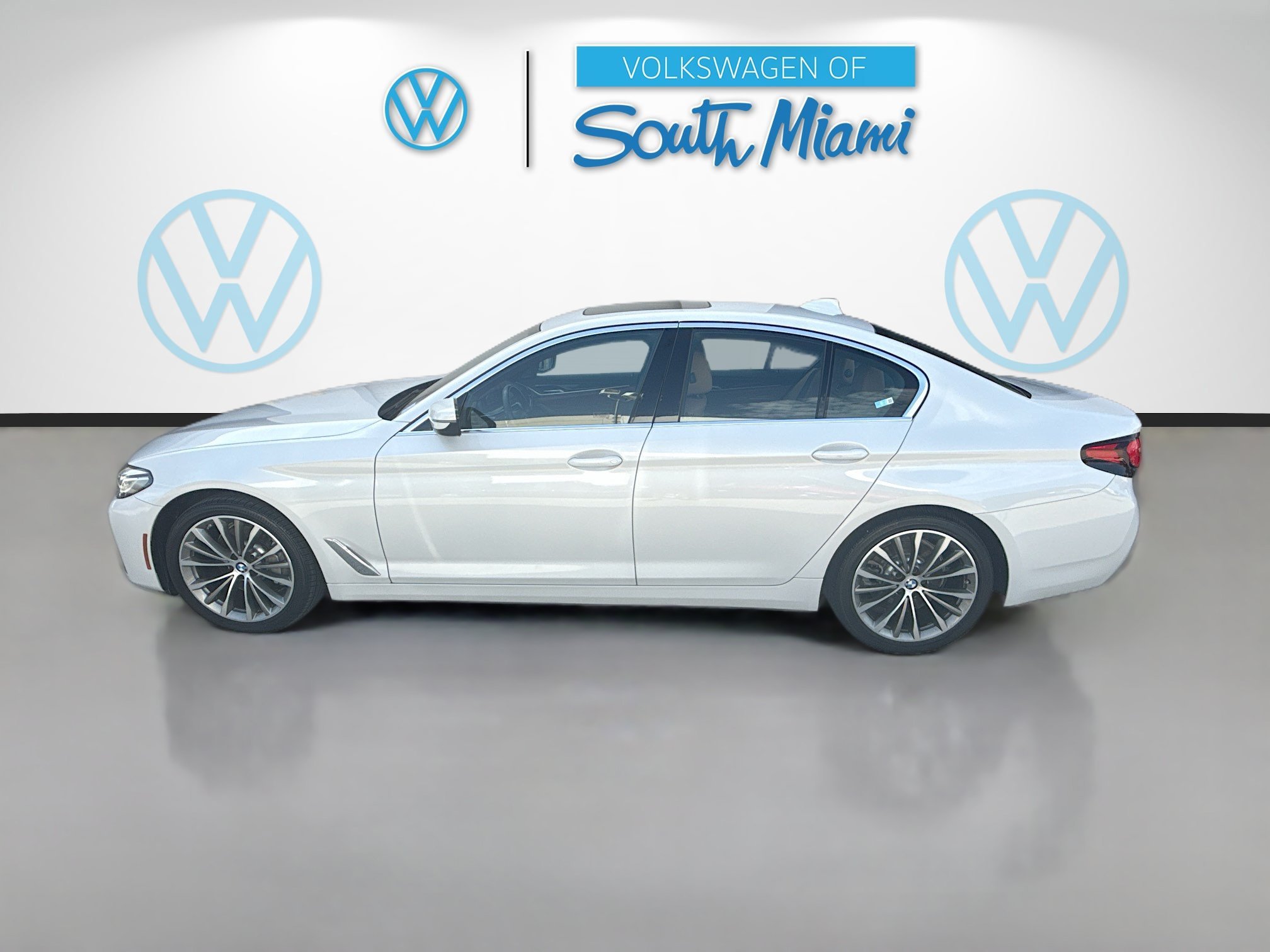 Used 2022 Mineral White Metallic BMW 530i xDrive image 4