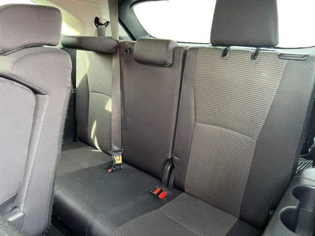 2025 Toyota Highlander LE - Photo 51
