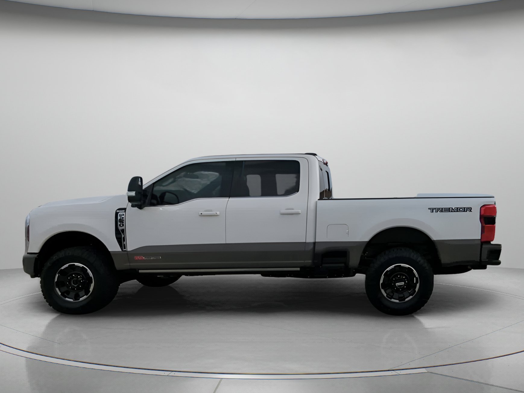 New 2026 Star White Metallic Tri-Coat Ford F-250® King Ranch® image 14