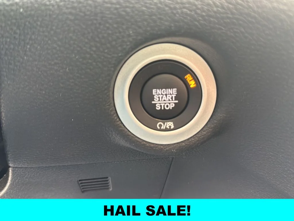 Used 2025 White Chrysler Select image 19